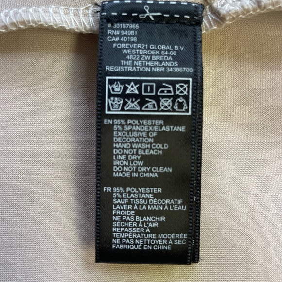 • Beautiful skirt - Picture 7 of 9